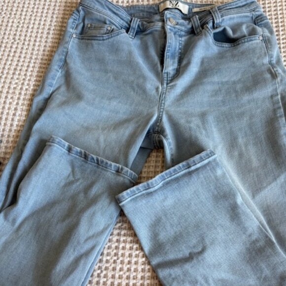 Nic & Zoe Mid-Rise Girlfriend Jean - Size 28 - Color: Breeze - Picture 5 of 9